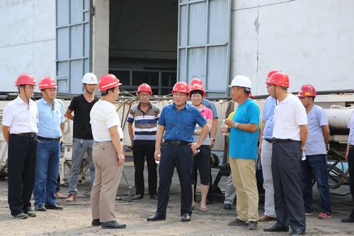 建設(shè)集團(tuán)副總經(jīng)理王明智蒞臨孟村井架安裝現(xiàn)場(chǎng)指導(dǎo)工作