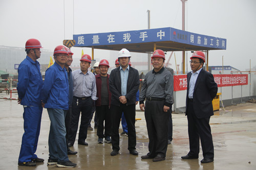 陜煤集團(tuán)總經(jīng)理助理、建設(shè)集團(tuán)聯(lián)合黨委書記、董事長(zhǎng)寧興剛一行蒞臨天工公司陜煤研究院西安總部工地視察指導(dǎo)工作