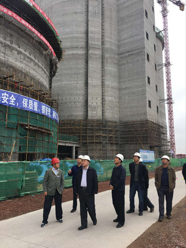 陜煤集團總經(jīng)理助理、建設(shè)集團聯(lián)合黨委書記、董事長寧興剛一行中秋節(jié)深入天工公司土建第二項目部走訪慰問