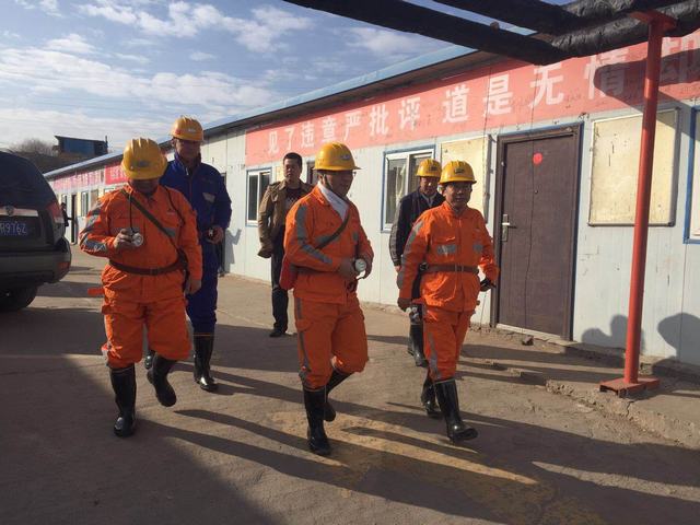 建設集團副總經(jīng)理王明智深入掘進公司紅柳林項目部一線檢查指導工作