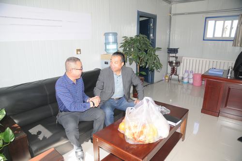 掘進(jìn)公司:五一前夕走訪慰問勞動(dòng)模范