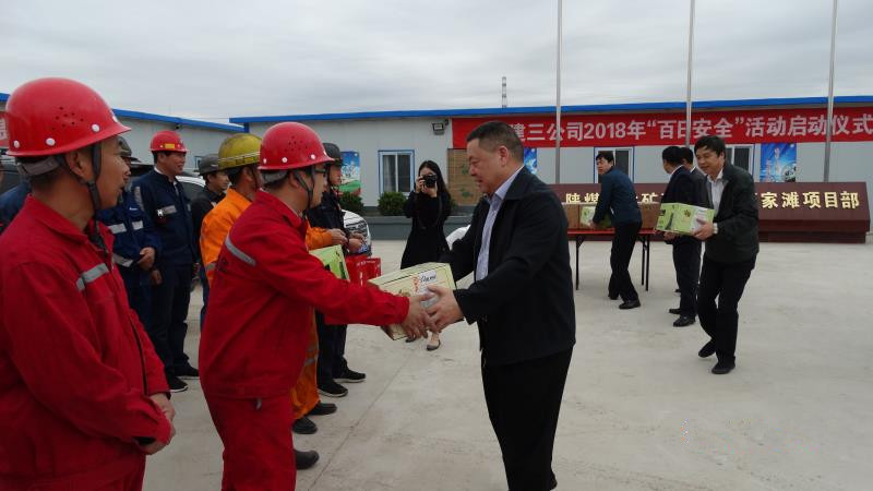 陜煤建設(shè)領(lǐng)導(dǎo)雙節(jié)慰問一線送關(guān)懷