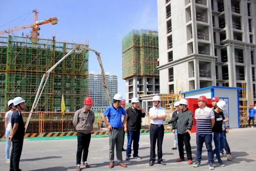 榆林市住建局副局長溫建斌一行蒞臨金地華府項目檢查指導工作