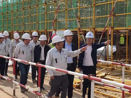 陜煤集團(tuán)榆林化學(xué)公司領(lǐng)導(dǎo)宋世杰深入陜煤建設(shè)銅煤公司施工現(xiàn)場(chǎng)檢查指導(dǎo)工作