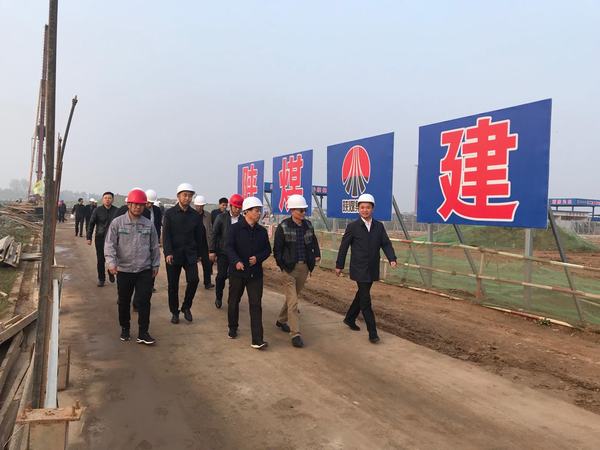 渭南市常務(wù)副市長楊武民、開沃新能源汽車集團副董事長丁星勝一行現(xiàn)場推進渭南南京金龍項目建設(shè)