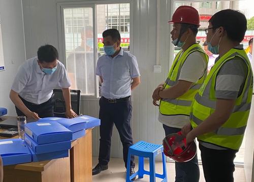 咸陽(yáng)市相關(guān)部門(mén)領(lǐng)導(dǎo)蒞臨城市停車(chē)場(chǎng)BOT 項(xiàng)目檢查指導(dǎo)工作