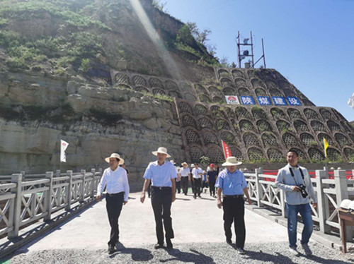 榆林市人大主任錢勞動(dòng)赴陜煤建設(shè)漢中分公司吳堡橫溝溫泉項(xiàng)目觀摩