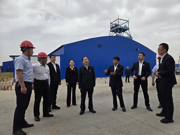 陜煤集團(tuán)總經(jīng)理趙福堂深入陜煤建設(shè)礦建二公司曹家灘副立井項(xiàng)目調(diào)研