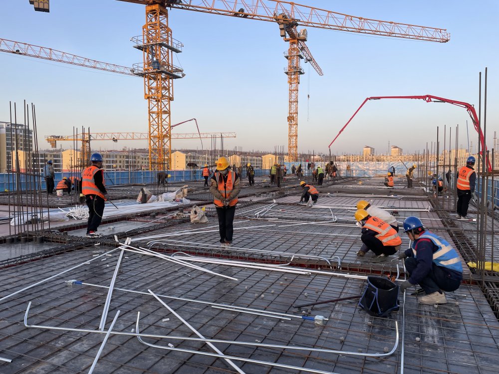 陜煤建設(shè)內(nèi)蒙古分公司準(zhǔn)旗一中項(xiàng)目部：多工種協(xié)同攻堅 跑出施工“加速度”